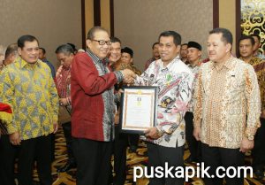 Bupati Pemalang Terima Tanda Jasa Dan Kehormatan Bakti Koperasi Tahun 2018