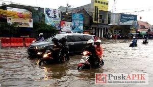 Hujan Deras Banjiri A.Yani Comal