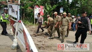 Polres Pemalang Buka Akses Jalan Yang Diblokir Warga
