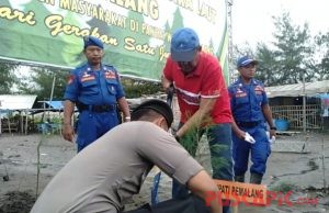 Pagi ini Polisi Tanam Cemara di Widuri