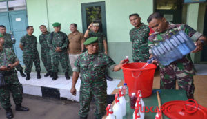 Dansatgas TMMD Pekalongan Ajari Pembuatan Hand Sanitizer untuk Basmi Corona