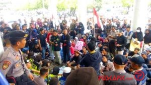 Diwarnai Kericuhan, Demonstran Kekeh Tolak Penggusuran