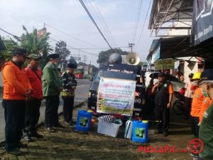 Relawan LPBI NU Banyumas Semprot Disinfektan
