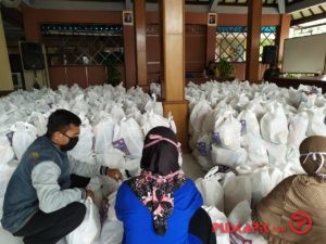 PSBB Kota Tegal Berlaku, Ribuan Paket Sembako Disalurkan