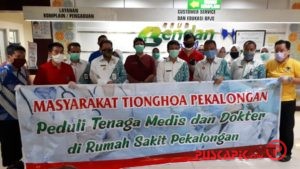Komunitas Tionghoa Pekalongan Serahkan Seribu APD