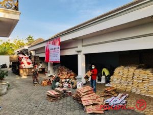 Legislator Bagikan Belasan Ribu Paket Sembako untuk Warga Tegal