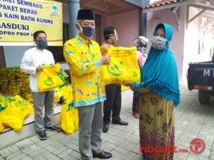Pengusaha di Tegal Bagikan Seribu Paket Sembako