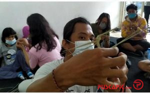 Warga Tegal Antusias Ikuti Pelatihan Membuat Wayang Suket
