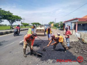 Diguyur Hujan Setiap Hari, Jalan Pantura Tegal-Brebes Berlubang