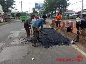 Hati-hati! Banyak Lubang di Jalur Pantura Pemalang- Plelen Batang