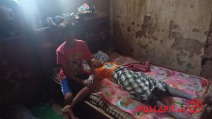 Kasihan, Anak Putus Sekolah, Rawat Ibunya yang Lumpuh
