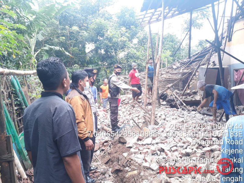 Kasihan, Brak!, Rumah Kakek di Pemalang Tiba-tiba Roboh