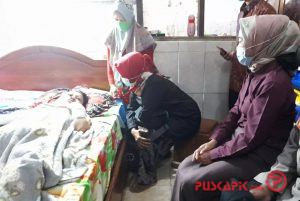 Tengok Siswi SMK Disiram Air Keras, Bupati Brebes: Tangkap Pelaku!