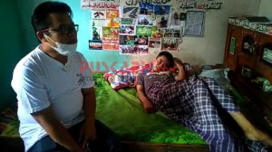 Dermawan Mulai Berdatangan Bantu Suhadi dan Anaknya yang Lumpuh