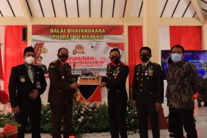 HUT Bhayangkara ke 75, 2 Anggota Polres Pemalang Terima Penghargaan