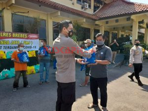 Polres Brebes Salurkan 1.000 Paket Sembako untuk Pedagang
