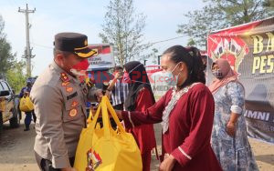 Kapolres Pemalang Salurkan Bantuan dari Alumni Akpol 1993 di Kampung Nelayan Krasak