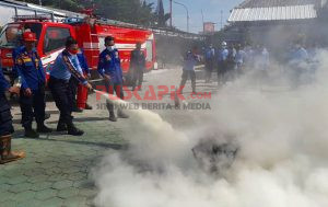 Begini Petugas Lapas Brebes Dilatih Jinakkan Api