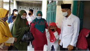 Di Kabupaten Tegal, Pasutri Rela Mengurus Puluhan Nenek Jompo