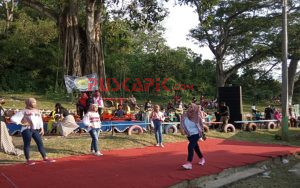 Belanja Sambil Menikmati Kesenian di Pasar Senja