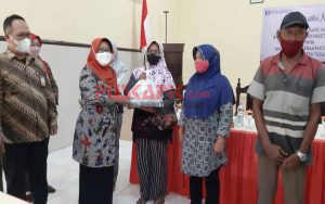 BI Salurkan 500 Paket Sembako untuk Warga Tegal