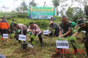 Jaga Kelestarian Alam, Kodim Pemalang Tanam 3000 Bibit Pohon di Bukit Mendelem