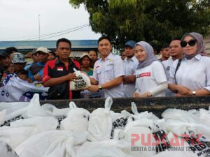 HIPMI Pemalang Bagikan Paket Beras ke Tukang Becak hingga Ponpes Jelang Lebaran