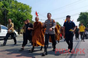Sambut 32 Biksu Thudong, Bupati dan Kapolres Pemalang Ikut Longmarch