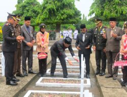 Peringati Hari Pahlawan, Pemkab Pekalongan Gelar Upacara dan Tabur Bunga 