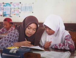 Sambut Hari Guru, Siswa SMABAH Jadi Guru Sehari