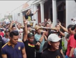 Usai Menang Hitung Cepat, Cawalkot Aaf Diarak Keliling Kota