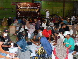 Pjs Bupati Pekalongan Tinjau Proses Sortir dan Lipat Surat Suara