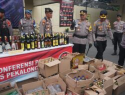 Polres Pekalongan Kota Berhasil Sita 812 Botol Miras