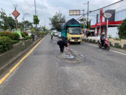 Lubang di Jalan Pantura Makan Korban, Pemkab Batang Desak Balai Jalan Nasional Segera Diperbaiki