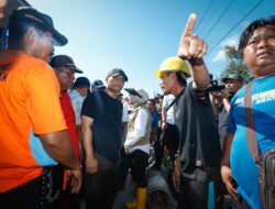 Gubernur Ahmad Lutfhfi Sambangi Sayung, Warga Terharu dan Berharap Ada Solusi Nyata