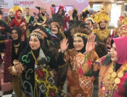 Lansia di Kota Tegal Antusias Ikuti Fashion Show Busana Adat dan Batik