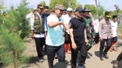 Abrasi Hancurkan Pantai Kramatsari, Gubernur Ahmad Luthfi Turun Tangan Perbaiki Tanggul 1 KM
