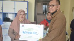 Serahkan Santunan Kematian, HNSI Batang Ajak Nelayan Daftar BPJS Ketenagakerjaan