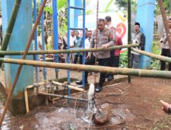 Sambut Hari Bhayangkara Ke-79, Polres Pekalongan Laksanakan Kegiatan Bangfas Air Bersih di Desa Rowolaku