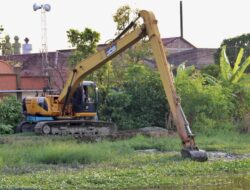 Atasi Banjir Rob Demak Pusdataru Jateng Keruk Sedimentasi Sungai Dombo Sayung