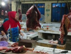 Pedagang Daging di Pasar Pagi Tegal Gigit Jari