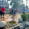 Pegawai DPUPR Tegal Bersihkan Trotoar Lewat Program Remojong Bebersih Kota