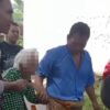 Respon Cepat Bhabinkamtibmas Polsek Wonopringgo Tangani Nenek yang Terlantar