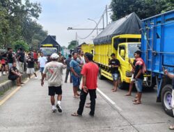 Ratusan Truk Blokir Pantura Batang, Tolak Larangan ODOL