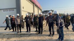 Tinjau Proyek Pabrik Sepatu, Bupati Pemalang Jamin Kenyamanan Investasi