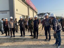 Tinjau Proyek Pabrik Sepatu, Bupati Pemalang Jamin Kenyamanan Investasi
