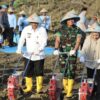 Tanam Jagung Bersama Kapolri, Gubernur Ahmad Luthfi Total Dukung Swasembada Pangan