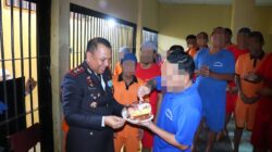 AKBP Doni Berbagi Kue Ulang Tahun Bersama Tahanan, Warnai Momen Hari Bhayangkara Ke-79 di Polres Pekalongan