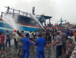KM Timbul Barokah Terbakar Saat Diperbaiki