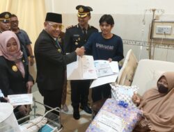 Dua Bayi Tegal Terima Hadiah Lahir Spesial dari Kapolres dan Wali Kota